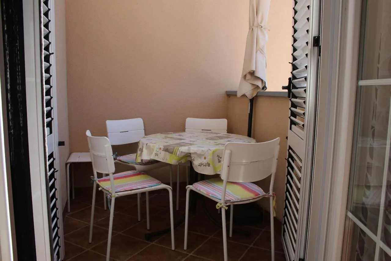 Apartments Pegla Nerezine