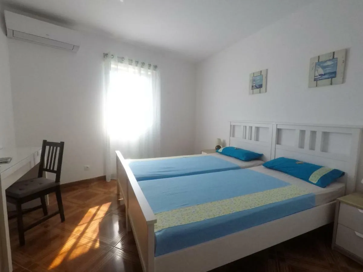 Apartments Pegla Nerezine 0*,